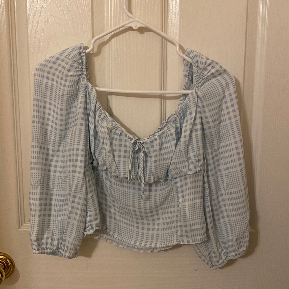 Cute crop top! Dual blue stripe pattern